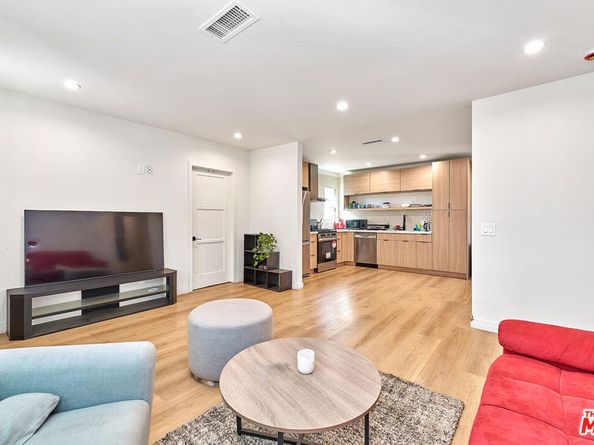 11137 Archwood Place, North Hollywood CA 91606