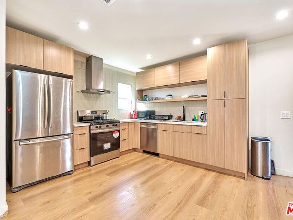11137 Archwood Place, North Hollywood CA 91606
