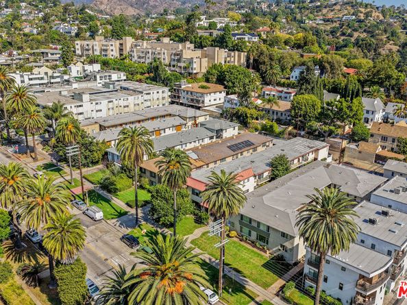 2130 N Beachwood Drive, Los Angeles CA 90068