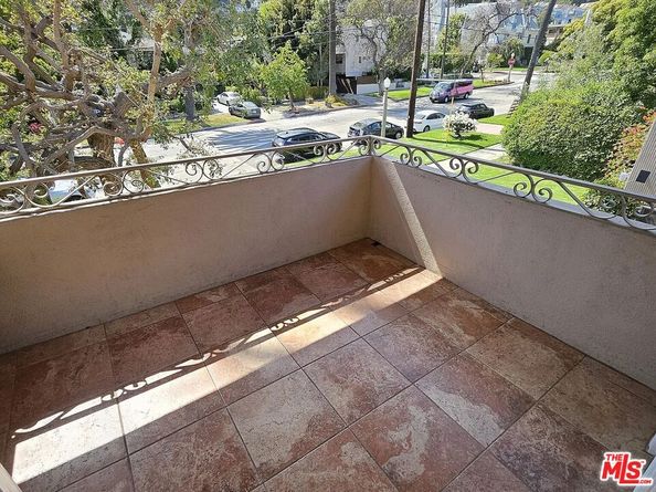 2130 N Beachwood Drive, Los Angeles CA 90068