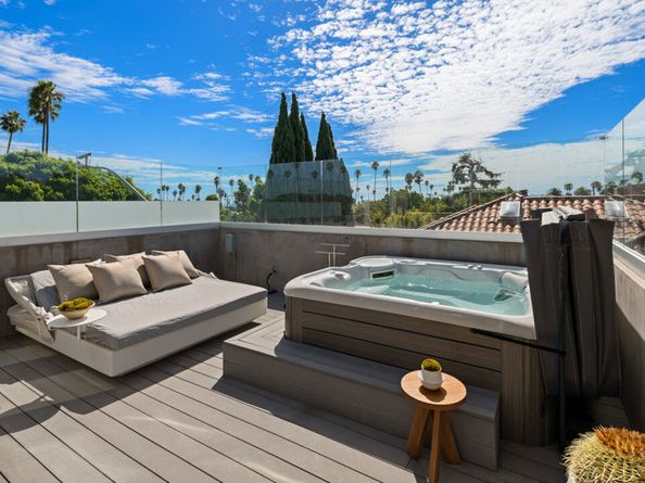 2009 Montana Avenue, Santa Monica CA 90403