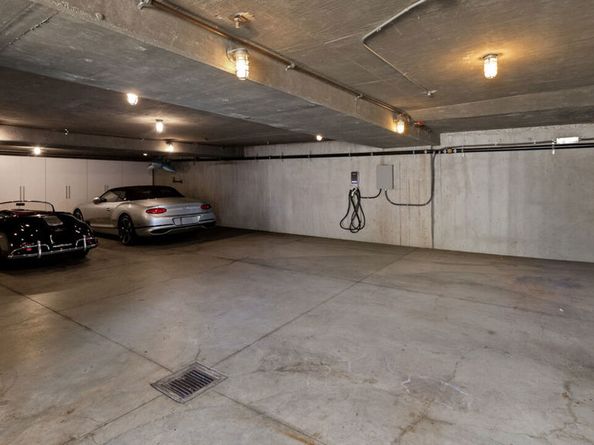 2009 Montana Avenue, Santa Monica CA 90403