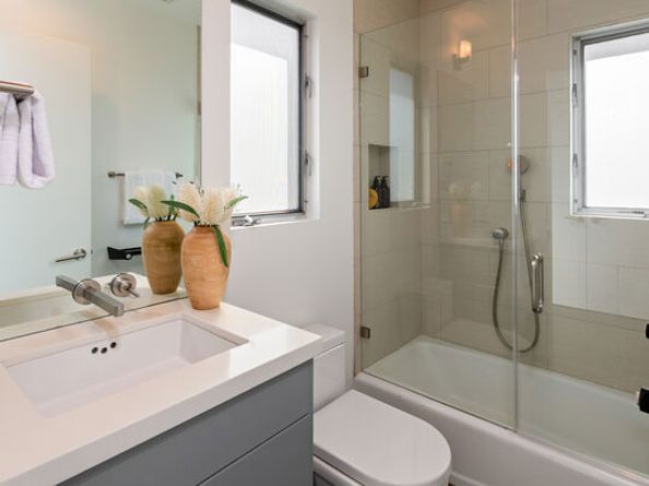 2009 Montana Avenue, Santa Monica CA 90403