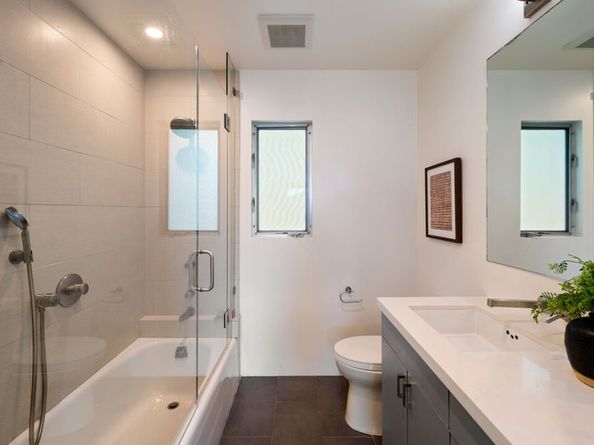 2009 Montana Avenue, Santa Monica CA 90403