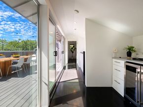2009 Montana Avenue, Santa Monica CA 90403