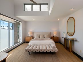 2009 Montana Avenue, Santa Monica CA 90403