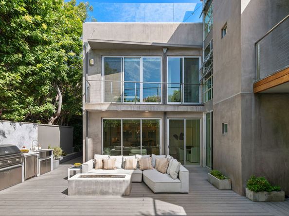 2009 Montana Avenue, Santa Monica CA 90403
