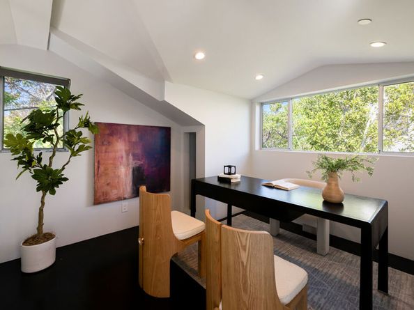 2009 Montana Avenue, Santa Monica CA 90403