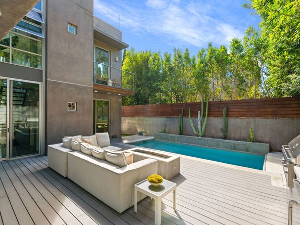 2009 Montana Avenue, Santa Monica CA 90403