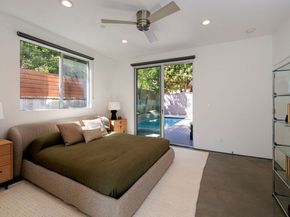 2009 Montana Avenue, Santa Monica CA 90403