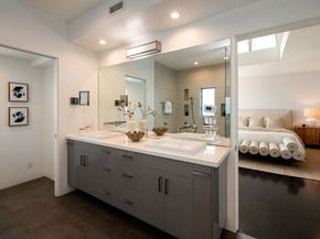 2009 Montana Avenue, Santa Monica CA 90403