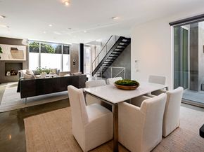 2009 Montana Avenue, Santa Monica CA 90403