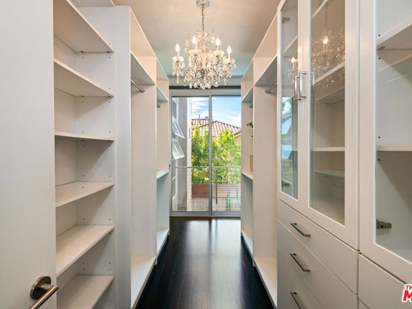 2009 Montana Avenue, Santa Monica CA 90403