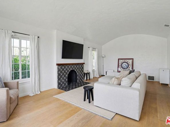 1330 Hauser Boulevard, Los Angeles CA 90019