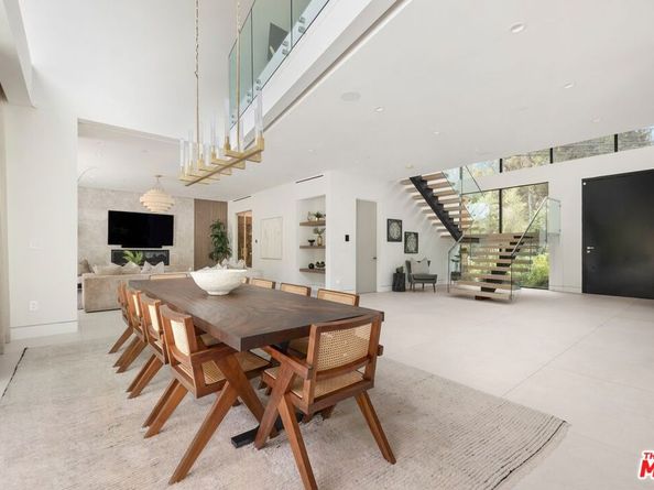 2814 Roscomare Road, Los Angeles CA 90077