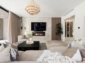 2814 Roscomare Road, Los Angeles CA 90077