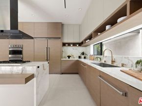 2814 Roscomare Road, Los Angeles CA 90077