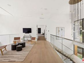 2814 Roscomare Road, Los Angeles CA 90077
