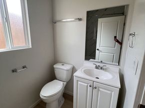 945 W 76th Street, Los Angeles CA 90044