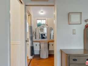 41 Vicente Terrace, Santa Monica CA 90401