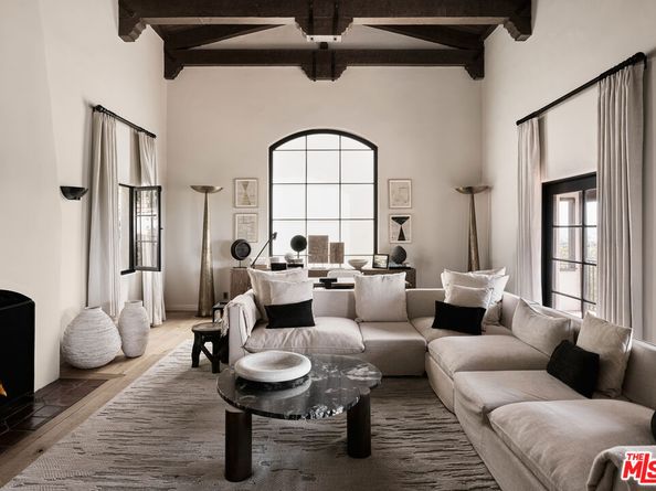 7902 Fareholm Drive, Los Angeles CA 90046