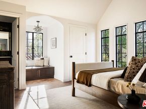 900 S Longwood Avenue, Los Angeles CA 90019