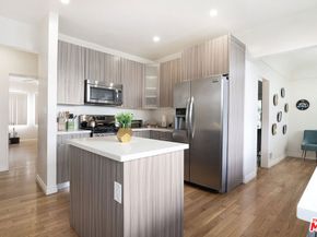 806 S Detroit Street, Los Angeles CA 90036