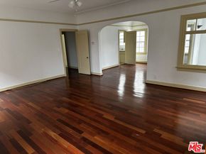 1945 S Bronson Avenue, Los Angeles CA 90018