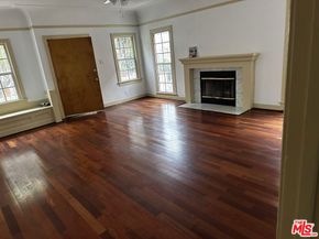 1945 S Bronson Avenue, Los Angeles CA 90018