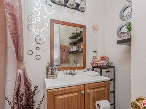 7442 Vineland Avenue, Sun Valley CA 91352