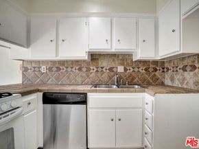 10065 De Soto Avenue 304, Chatsworth CA 91311