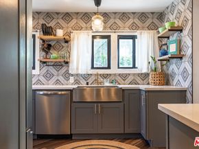 2215 W 36th Street, Los Angeles CA 90018