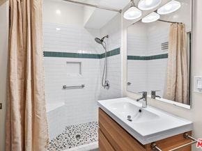 4915 West Boulevard, View Park CA 90043