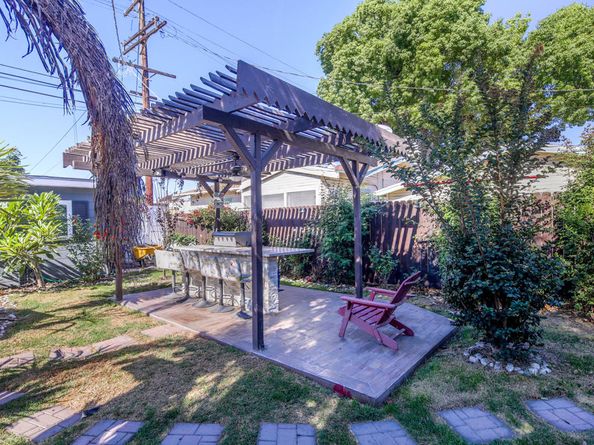 5907 S Van Ness Avenue, Los Angeles CA 90047