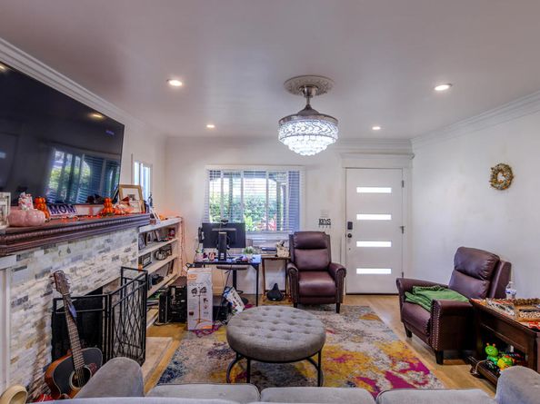 5907 S Van Ness Avenue, Los Angeles CA 90047