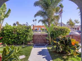 5907 S Van Ness Avenue, Los Angeles CA 90047