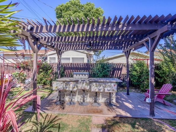 5907 S Van Ness Avenue, Los Angeles CA 90047