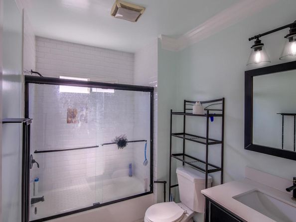 5907 S Van Ness Avenue, Los Angeles CA 90047