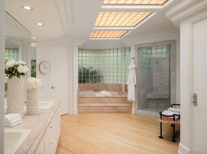 8633 Ruette Monte Carlo, La Jolla CA 92037