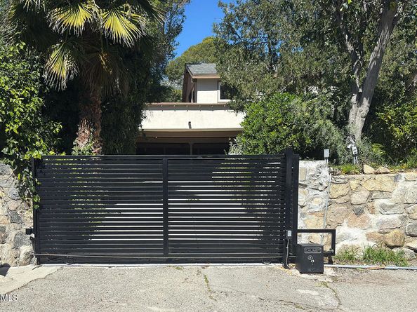 2345 Orange Cove Avenue, La Crescenta CA 91214