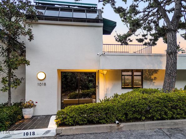 1018 Glen Oaks Boulevard, Pasadena CA 91105