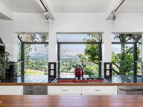1018 Glen Oaks Boulevard, Pasadena CA 91105