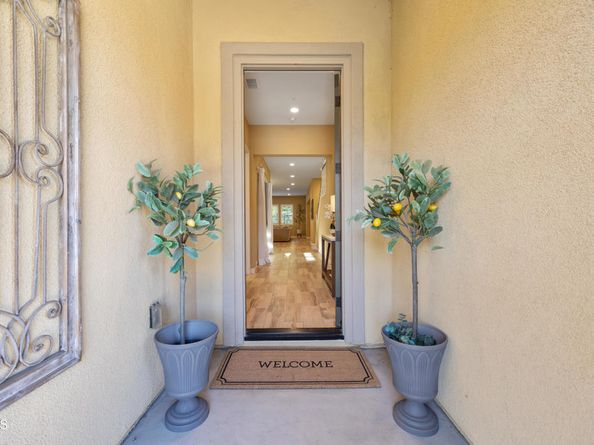 627 E Orange Blossom Way E, Azusa CA 91702