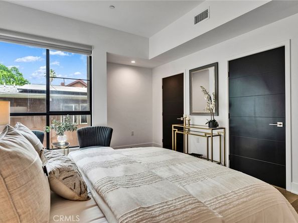 178 S Euclid Avenue 202, Pasadena CA 91101
