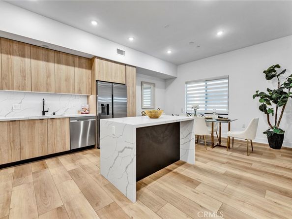 178 S Euclid Avenue 202, Pasadena CA 91101