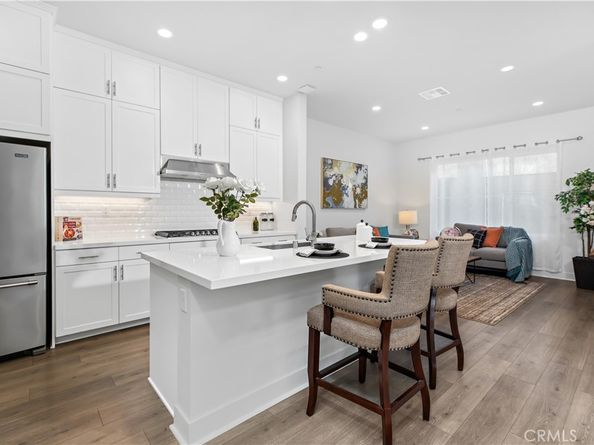 121 Novel, Irvine CA 92618