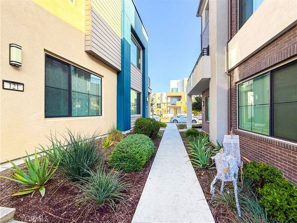 121 Novel, Irvine CA 92618