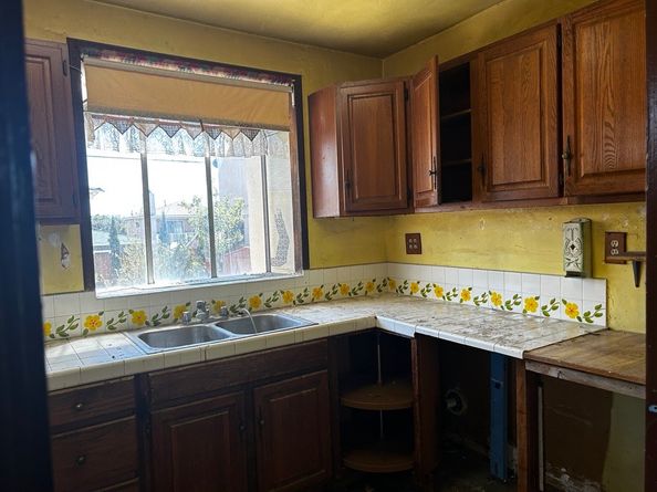 4556 W 164th Street, Lawndale CA 90260