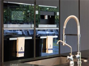 630 N Martel, Los Angeles CA 90036