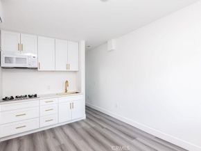4401 La Clede Avenue, Los Angeles CA 90039